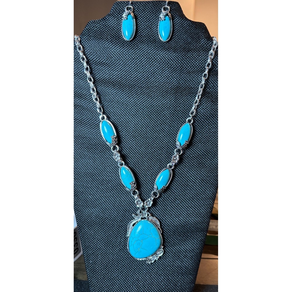 Western Turquoise Style Silver Tone Necklace and Earring Set Floral Statement